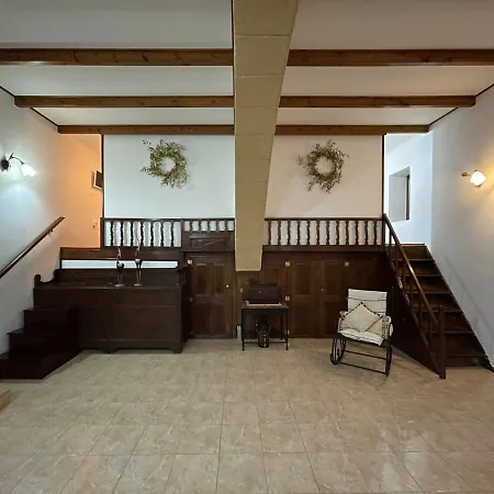 Kamara Traditional House Soroni