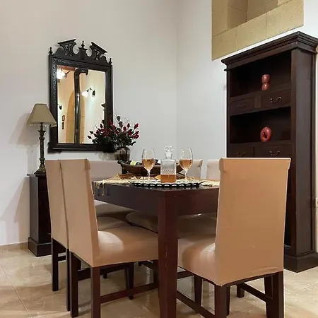 Kamara Traditional House Soroni