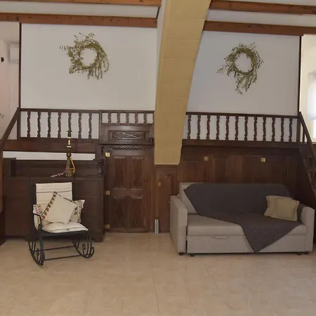 Kamara Traditional House Soroni