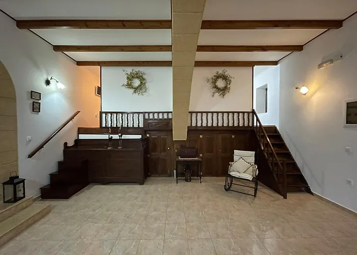 Kamara Traditional House Soroni