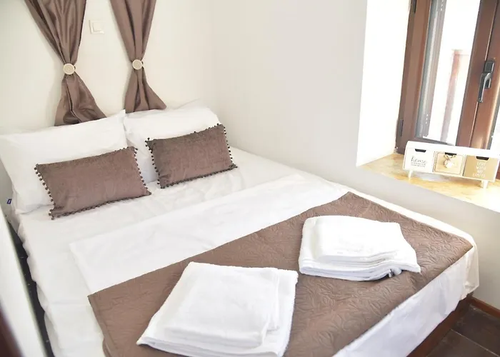 Kamara Traditional House * Soroni