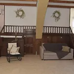 Kamara Traditional House Soroni